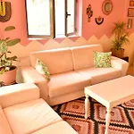Trip'n'hostel Pink Bubble Hostel Tirana