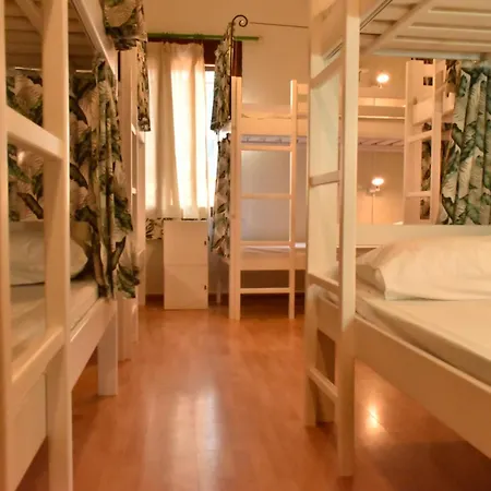 אכסניה Trip'n'hostel Pink Bubble טיראנה