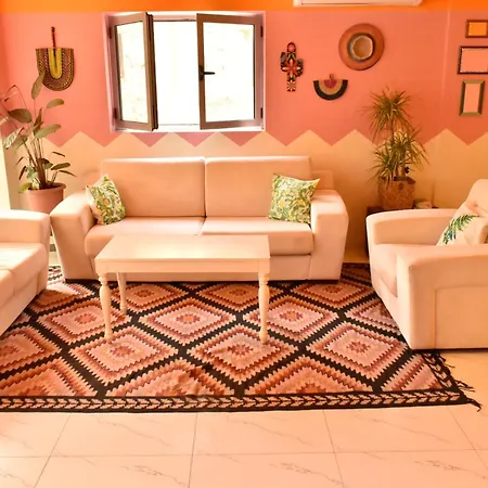 Trip'n'hostel Pink Bubble אכסניה