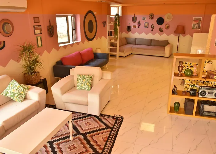 Trip'n'hostel Pink Bubble 旅馆 地拉那