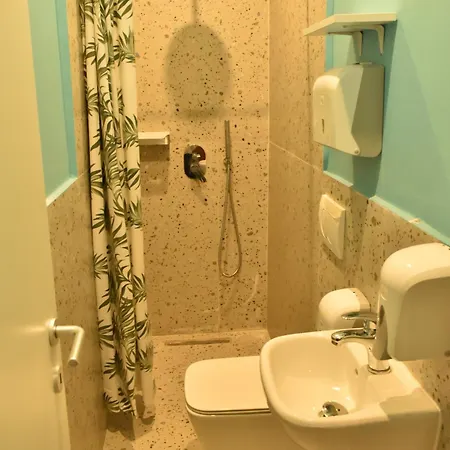 Trip'n'hostel Pink Bubble Hostal Tirana