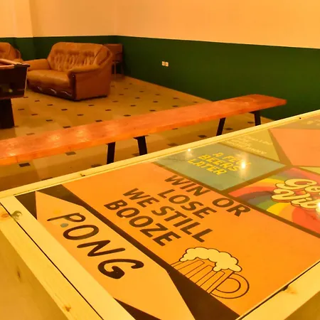 Trip'n'hostel Pink Bubble 地拉那