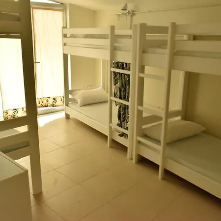 旅馆 Trip'n'hostel Pink Bubble 地拉那