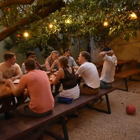 Trip'n'hostel Pink Bubble 旅馆 地拉那