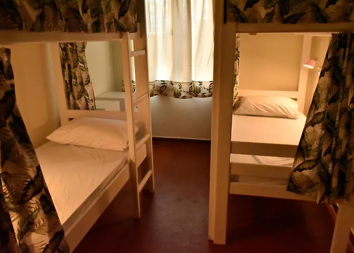 Trip'n'hostel Pink Bubble Тирана